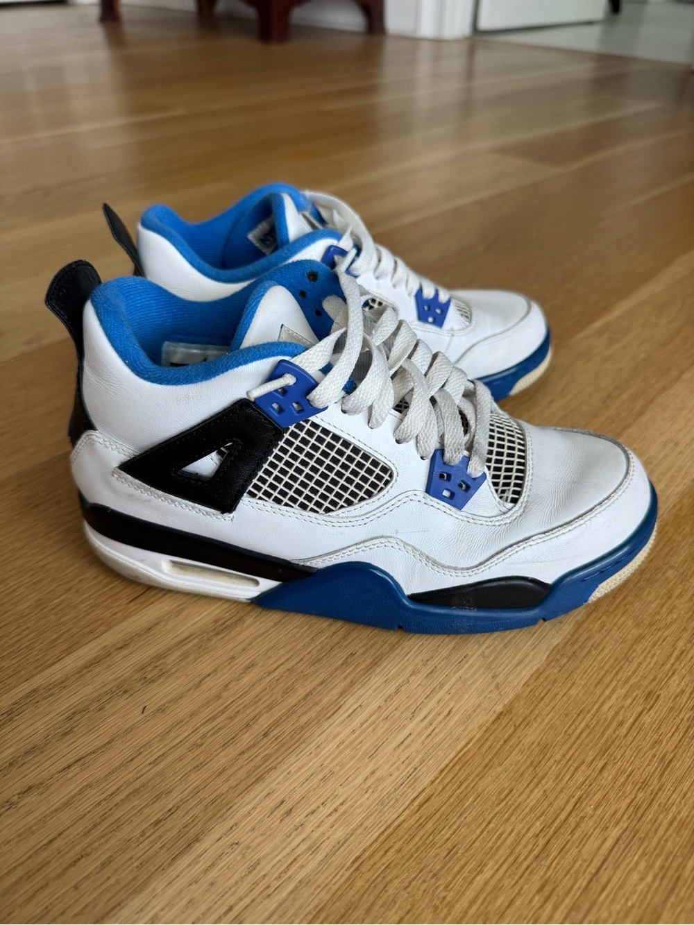 Nike Air Jordan Kids White and Royal Blue Basketball Sneakers 5.5